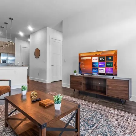 Luxurious New Unit 1Bd1Ba Pool Golf Sim Apartment
